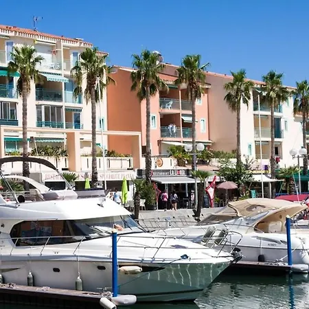 Climatise A 300m De La Avec Parking Et Terrasse - - Fr-1-732-84 Apartment *